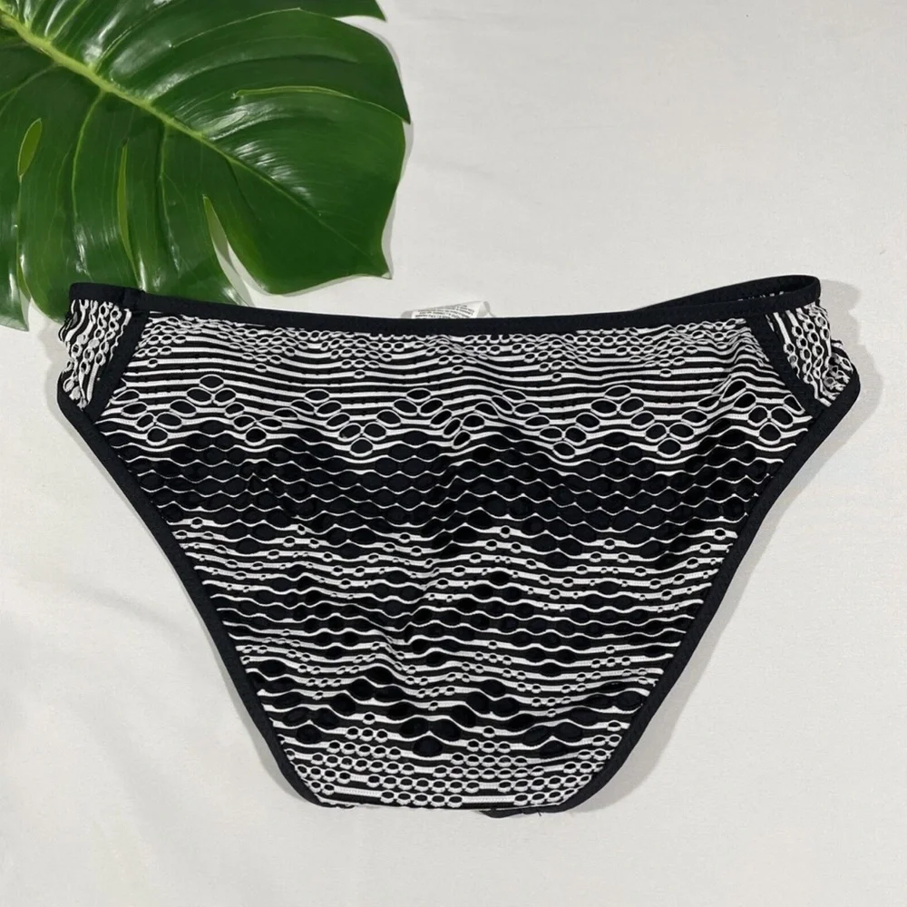 NEW Becca‎ [ Medium ] Reveal Hipster Bikini Bottoms in Black/White
